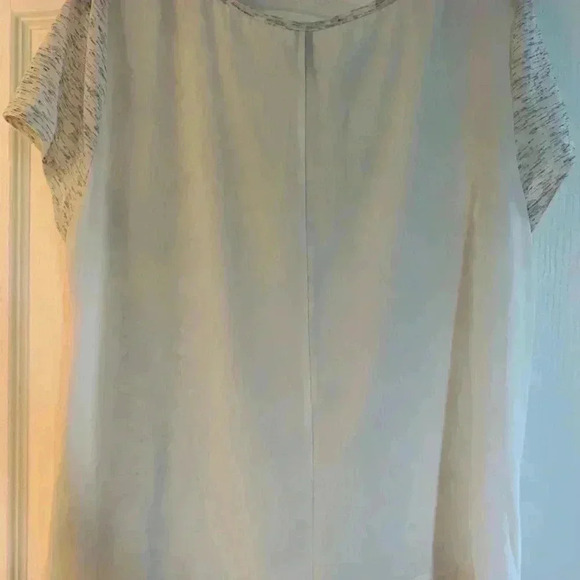 🔥2/20$🔥Jess T-shirt hardly worn. Spring/summer season start - Picture 4 of 6